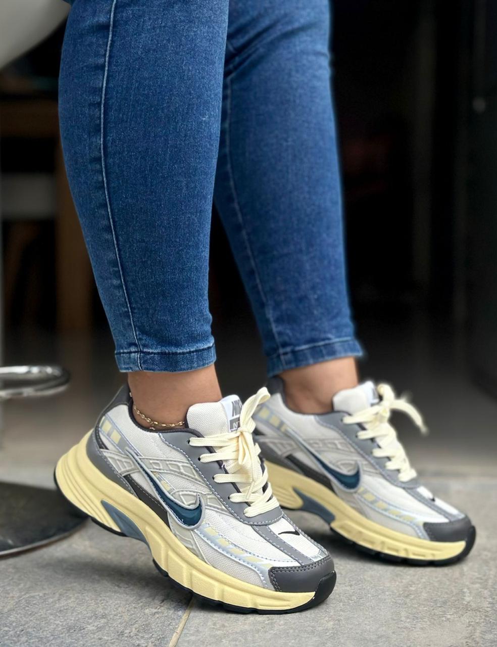 Nike Initiator Dama